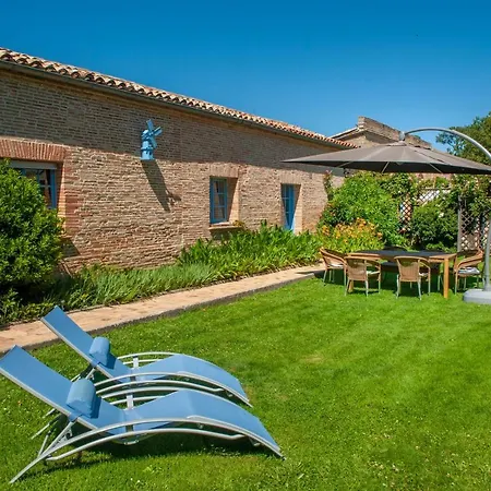 Escudes Bed & Breakfast 4*