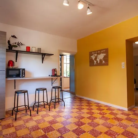 Escudes Bed and Breakfast 4*