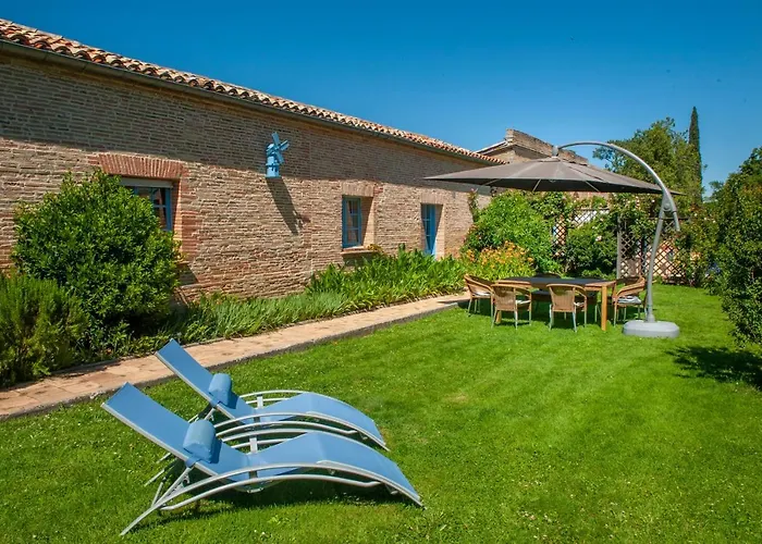 Escudes Bed and Breakfast 4*