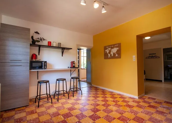 Escudes Bed and Breakfast 4*