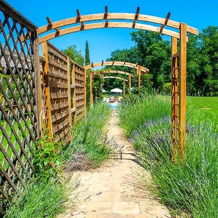 Escudes 住宿加早餐酒店 4*