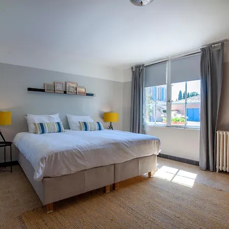 住宿加早餐酒店 Escudes