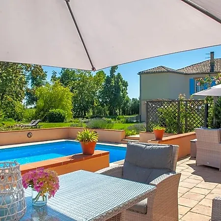 Escudes Bed & Breakfast 4*