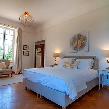 Bed & Breakfast Escudes 4*