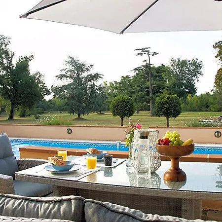 Escudes Bed & Breakfast 4*