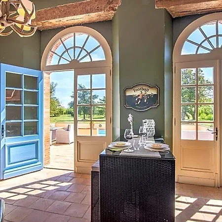 Bed & Breakfast Escudes 4*